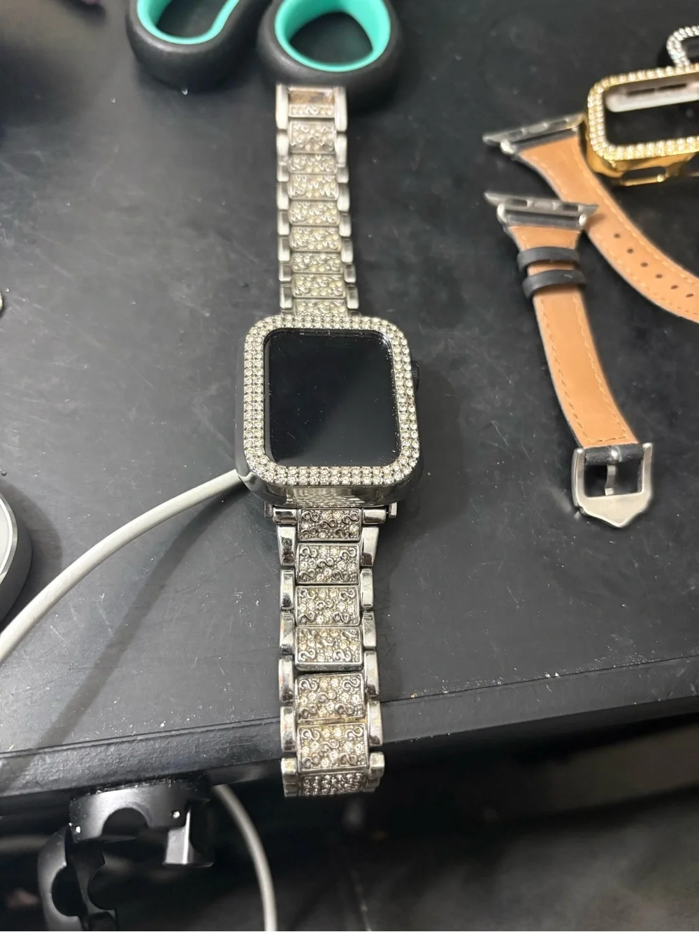 Apple Watch SE (2nd Gen). 40mm. With bands and bezel covers